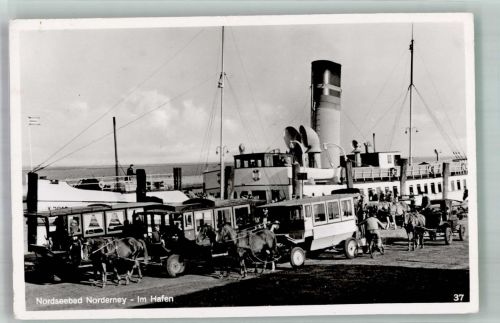 26548 W2982 Norderney Foto AK Pferdekutschen vor Seebäderschiff im Hafen