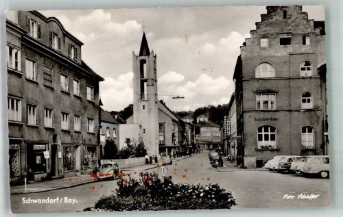 92421 W8460 Schwandorf , Bay Foto AK Bahnhofstraße mit der Erlöserkirche VW Käfer Fotograf Alfred Schaffer