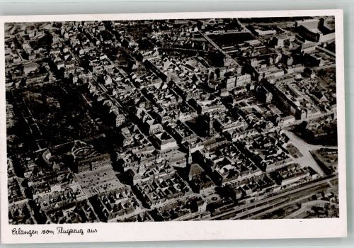 91052 W8520 Erlangen Foto AK Fliegeraufnahme des Ortes mit dem Schloss Vorkriegsaufnahme