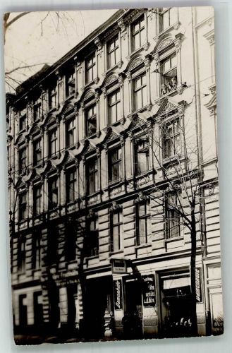 10115 W1000 Neukölln Privatfoto AK Wohn- und Geschäftshaus Hutgeschäft Emailleschild Ort und Strasse handschriftlich