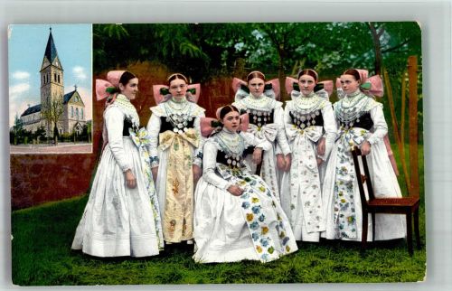 O8600 Bautzen Trachten der kath. Wenden Braut- und Ehrenjungfrauen Kirche Trachten Spreewald Foto AK