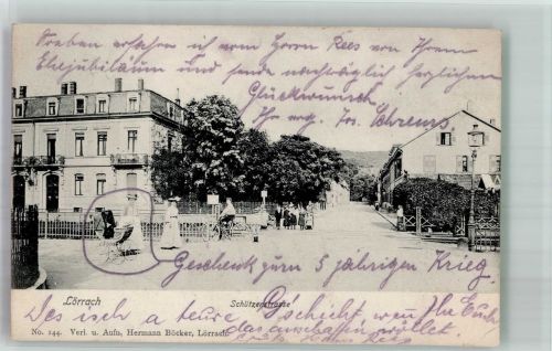 79539 W7850 Lörrach 1905 - Schützenstrasse Frau mit Kinderwagen Bahnübergang Radfahrer
