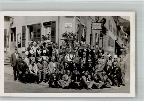 W7863 Zell im Wiesental WK II Gruppenfoto Fasnacht Apotheke Apothekenschild mit ASPIRIN-Werbung Privatfoto AK Ort handschriftlich Karneval BOAKC