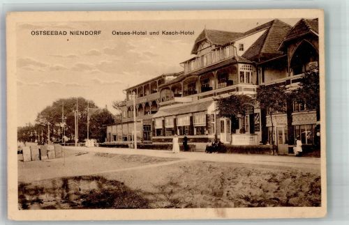23669 W2408 Niendorf , Ostsee Foto AK Ostsee- Hotel und Kasch -Hotel