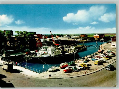 25813 W2250 Husum , Nordsee Foto AK LKW Auto Binnenhafen
