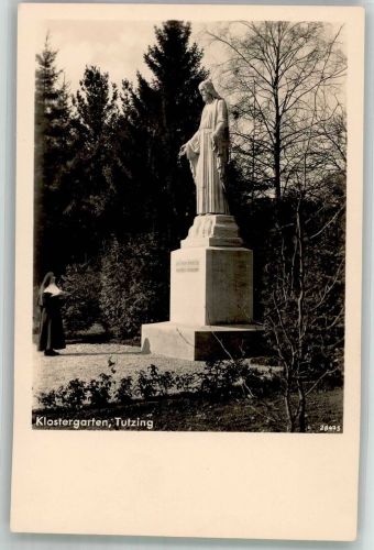 82327 W8132 Tutzing Foto AK Denkmal Klostergarten