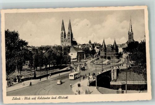 23552 W2400 Lübeck 1938 Foto AK Omnibus Auto Holstentor Altstadt