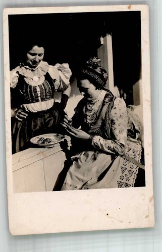 Budapest Tracht Frauen bemalen Ostereier Trachten Ungarn Foto AK