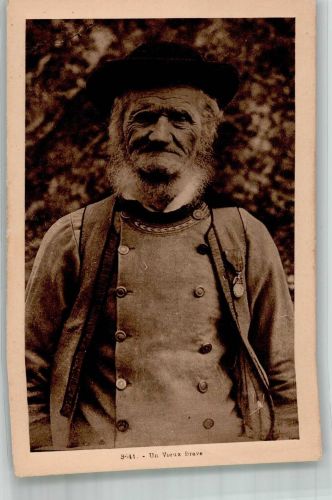 84410 Crillon-le-Brave Foto AK Tracht Uniform Mann