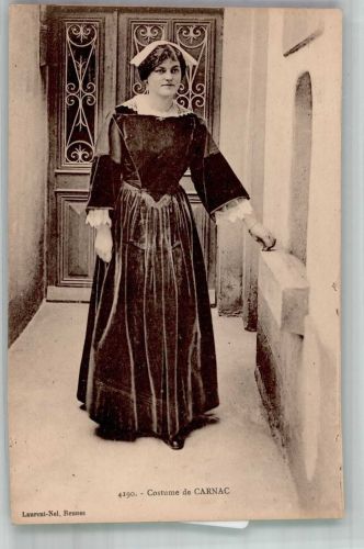 56340 Carnac Foto AK Tracht Frau