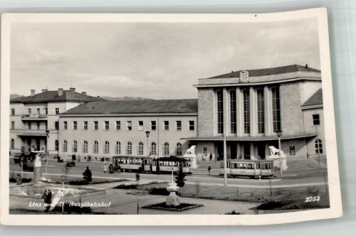 4020 Linz 1952 Foto AK Hauptbahnhof Straßenbahn Denkmal
