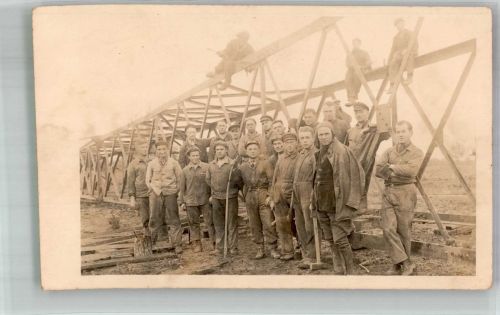 79725 W7887 Laufenburg , Baden Privatfoto AK Strommasten-Aufstellung Gruppenfoto Arbeiter Ort handschriftlich