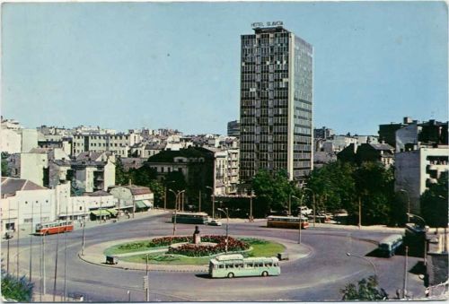 1966 Belgrad: Ansicht, Hotel Slavda, Busse, Denkmal AKU1