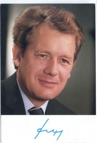um 1970/80 Johann Hatzl, Amtsführender Stadtradt für Verkehr und Energie. Autogramm. AKU2