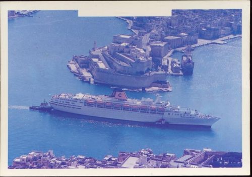 um 1970/80 - Fort St. Angelo, Passagierschiff in Grand Harbour, Malta,Poulton´s Print Shop Ltd. AKU1