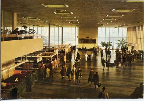 Prag Praha Tschechien, Prag: Innenansicht der Flughafenhalle (airport),CSA Czechoslovak Airlines,sign. D. Cuda Flughafen um 1970/80