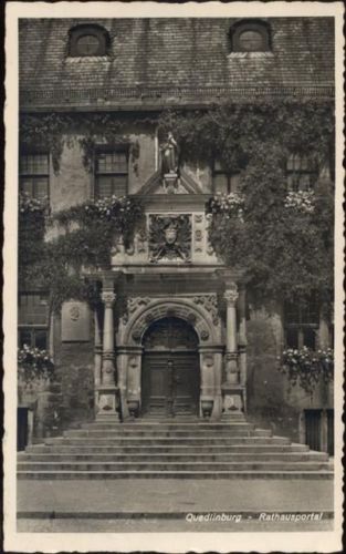 06484 O4300 Quedlinburg 1941 - Quedlinburg, Rathausportal,Schöning & Co AKU2