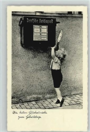 Kleines Kind steckt einen Brief ein Foto 1940 AK
