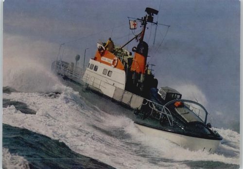 Rettungskreuzer auf Einsatzfahrt