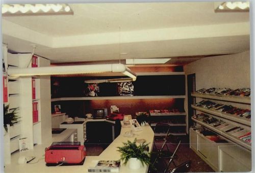 Läden - Berufe - Reisebüro - Schreibmaschine