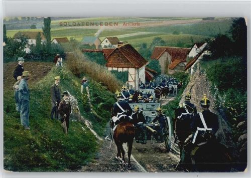 1909 Soldatenleben Artillerie wird von Pferden durch ein Dorf gezogen, die Leute schauen zu