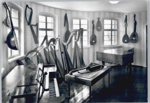 08258 O9659 Markneukirchen - Musikinstrumenten-Museum Domras Harfen Baßlauten