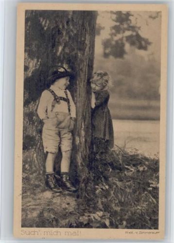 Kinder spielen am Baum Säuglingsfürsorge
