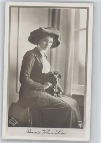 Prinzessin Viktoria Luise mit Dackel Nr. 4509 NPG Adel Prinzessin Victoria Luise