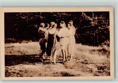 Gruppe junger Menschen tanzen im Wald Reigen, aus dem Lichtbildheft "Ich fahr in die Welt"Verband für Dt. Jugendherbergen Hilchenbach Westfalen Naturfreunde 1926