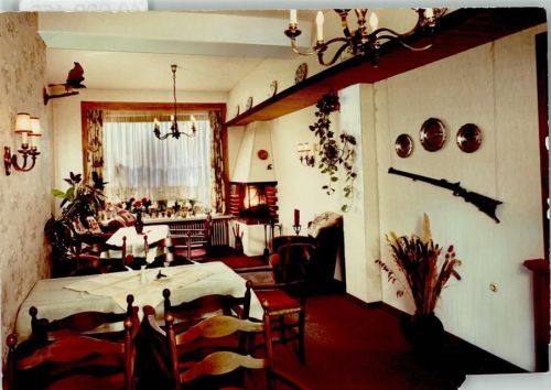 21266 W2112 Jesteburg FOTO KEINE AK Hotel Niedersachsen, Gewehr, Innenaufnahme