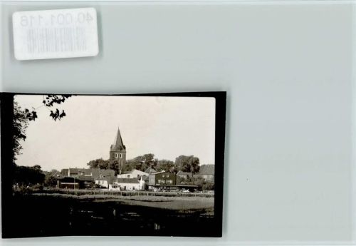 25836 W2256 Garding FOTO KEINE AK Kirche im Dorf