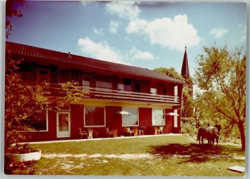 25836 W2256 Welt FOTO KEINE AK Pension Möllner Hof, Sonnenschirme, Ponys am Baum