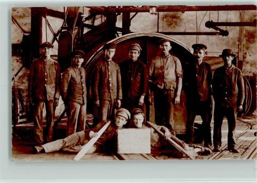 Foto ca 1918 AK Gruppenfoto in der Halle