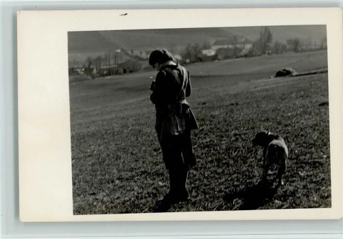Spaziergang mit einem Boxer - Foto ca 1939 AK Boxer