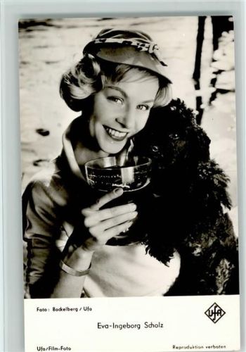 FK 4600 Eva Ingeborg Scholz mit ihrem Hund Filmverlag UfA