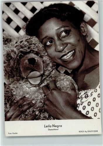 Leila Negra mit einem Teddy 1957 keine AK Schlagersänger