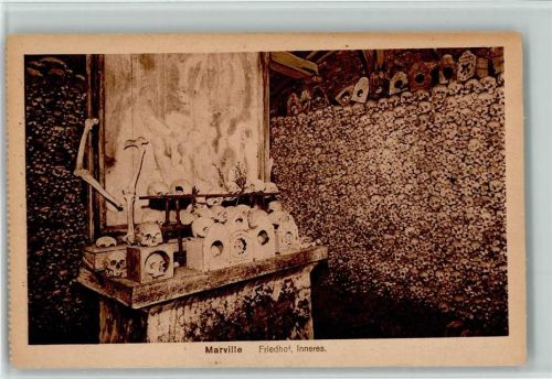 Viele Totenschädel - Marville - Friedhof Inneres ca 1920 AK Skelett