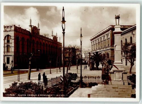 Trapani Piazza Cavour e Monuimento ai caduti