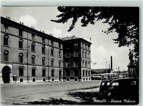 13100 Vercelli - Piazza Milano