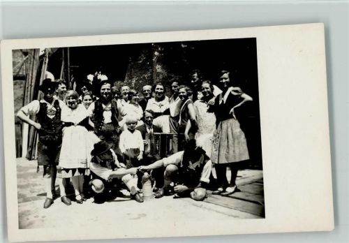Trachtengruppe mit einem Akkordeon Foto ca 1950 AK