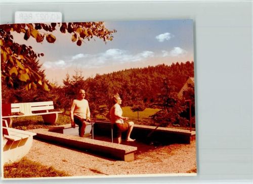 32699 W4923 Extertal FOTO KEINE AK Hotel Zur Berg Sternberg Kneippbecken Paar beim Wassertreten