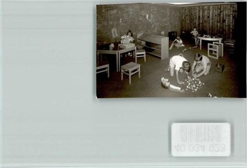W6719 Hertlingshausen Naturfreundehaus Innenaufnahme spielende Kinder Naturfreunde FOTO KEINE AK