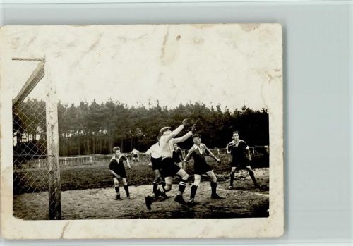 Spiel auf dem Sportplatz ca 1930 Foto keine AK Fußball