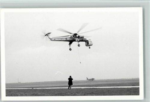Fliegendes Wasserwerk in der Luft Foto keine Ak Hubschrauber
