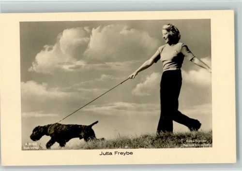 Jutta Freybe mit einem Pudel Ross Verlag Pudel