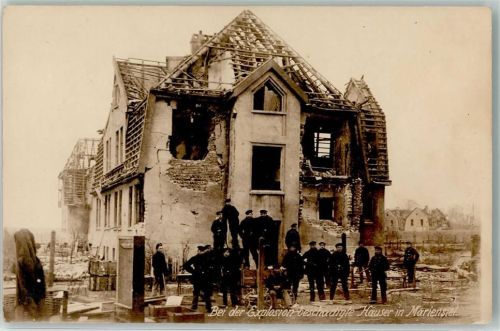 26452 W2945 Mariensiel Privatfoto AK Explosion Trümmer Wohnhäuser