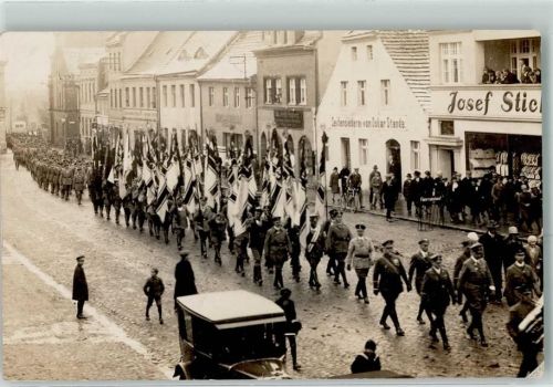Stahlhelm-Bund Fahnen Geschäft Seifensiederei Oskar Stange Stadt mit Hakenkreuz Privatfoto AK