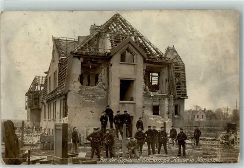 26452 W2945 Mariensiel Privatfoto AK Explosion Unglück Trümmer Beschädigte Häuser