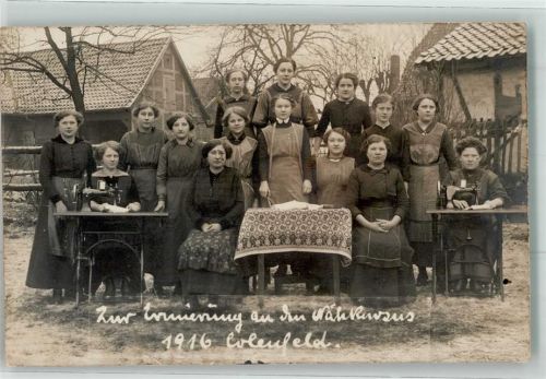 Wunstorf Nähmaschinen Nähkurs Gruppenfoto 1916 Frauen Ort lt. Fotograf