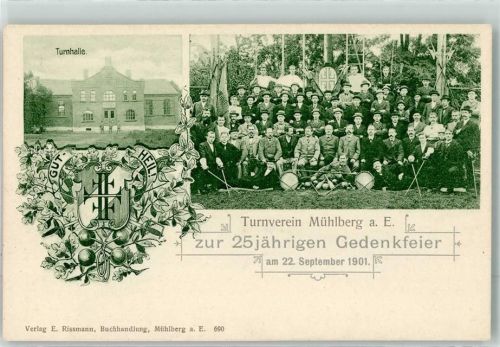 Mühlberg 25 jährige Gedenkfeier 1901 Turnverein Mühlberg Gruppenaufnahme Turnhalle Wappen